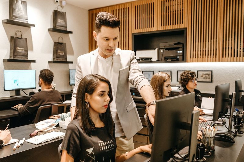 Office managers looking for solutions online